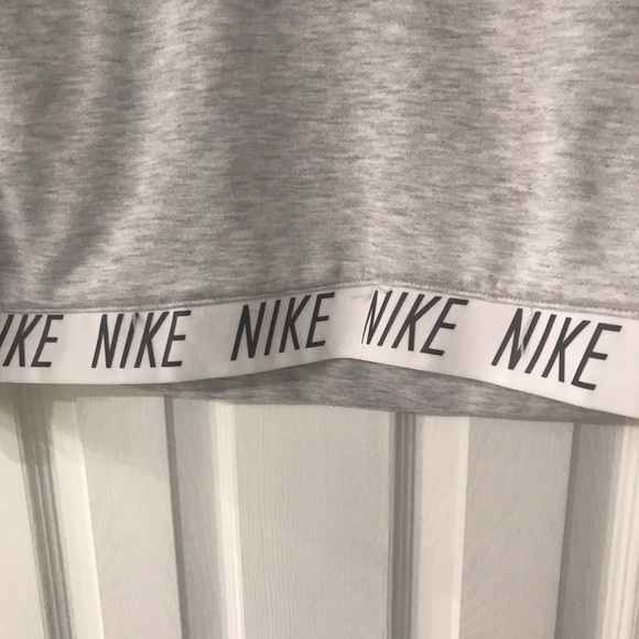 Nike sweatshirt never worn. Excellent condition - Picture 2 of 5